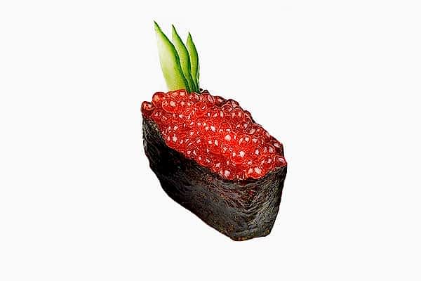 Гункан с икрой лосося